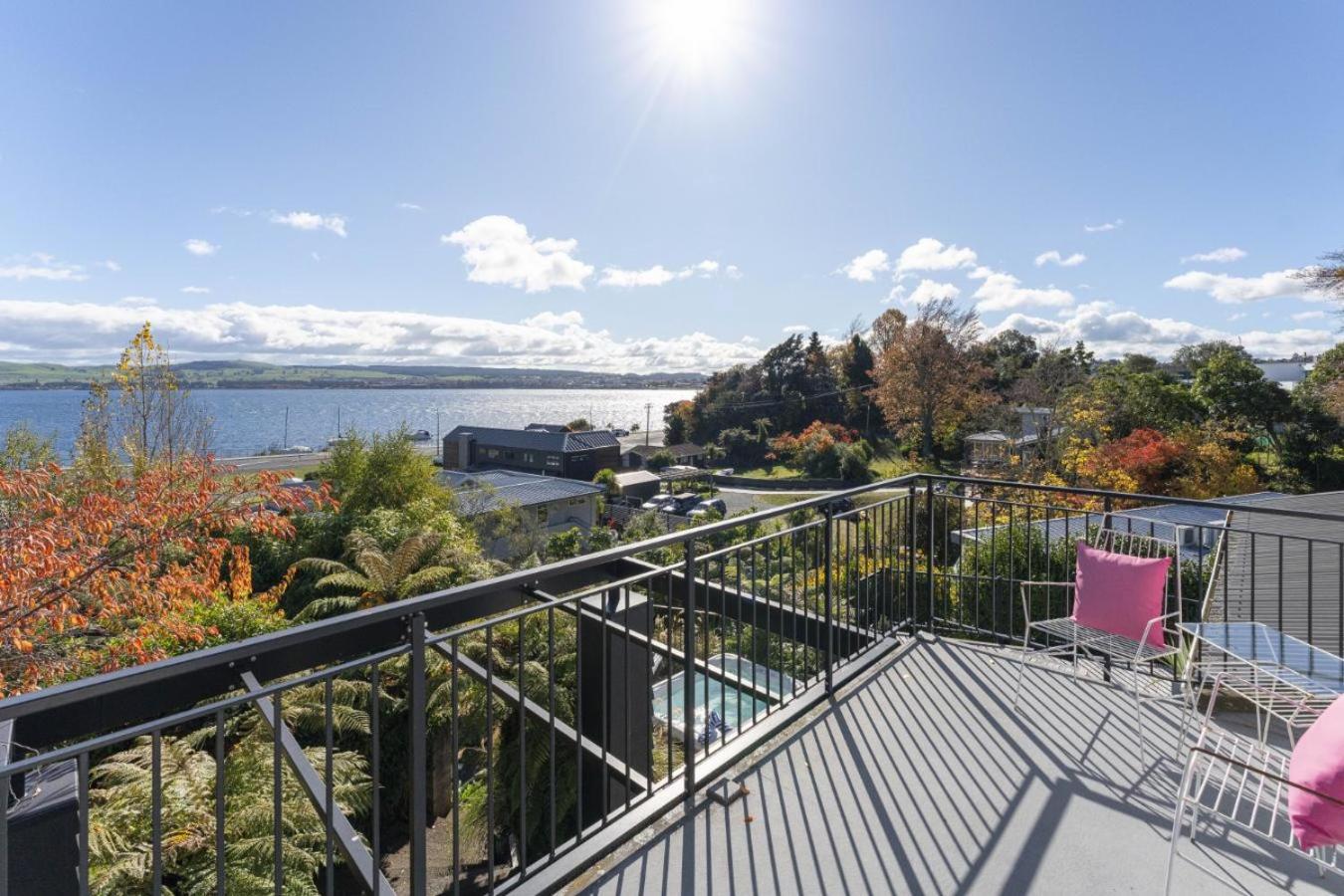 Bayview Lake Taupo Bagian luar foto