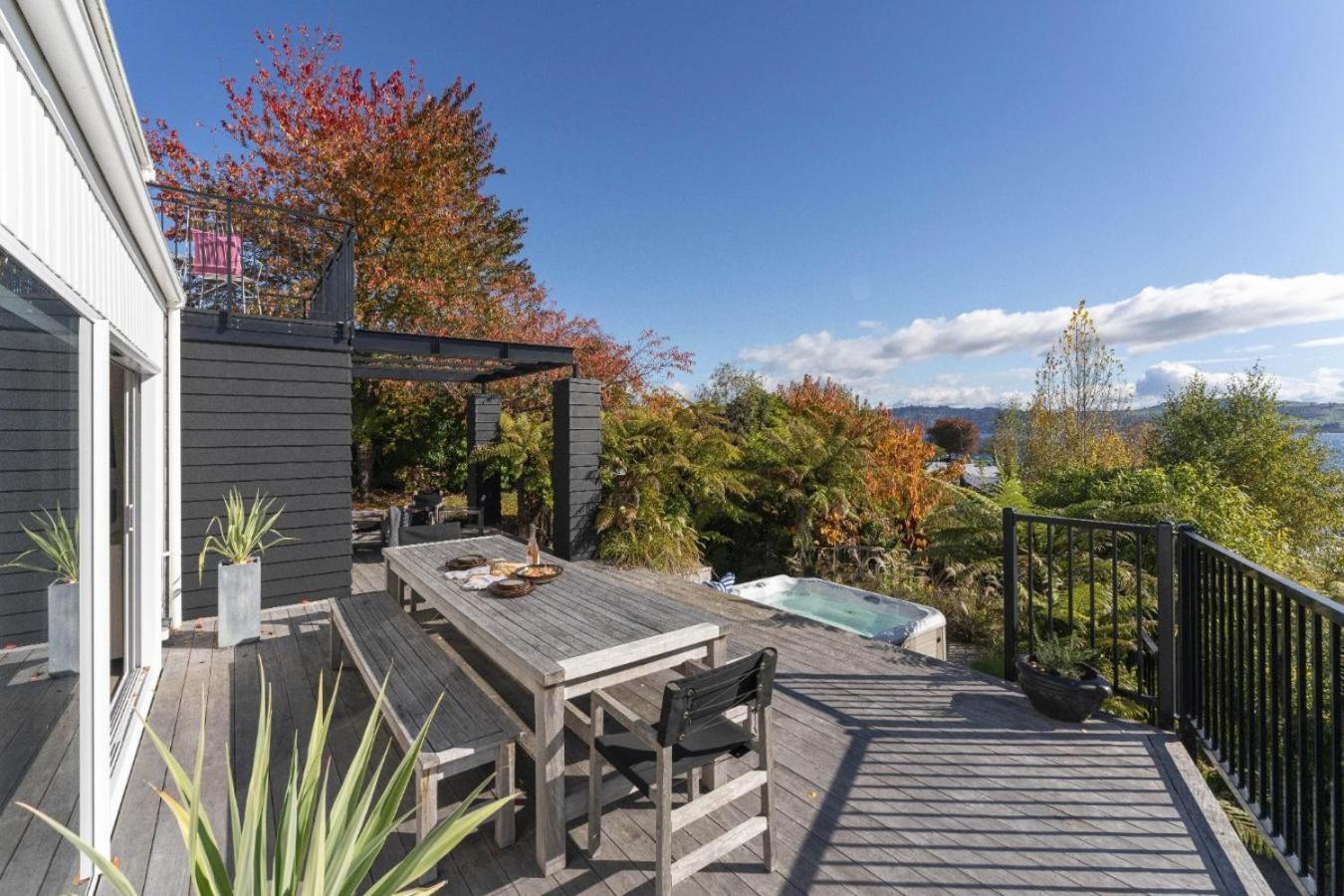 Bayview Lake Taupo Bagian luar foto