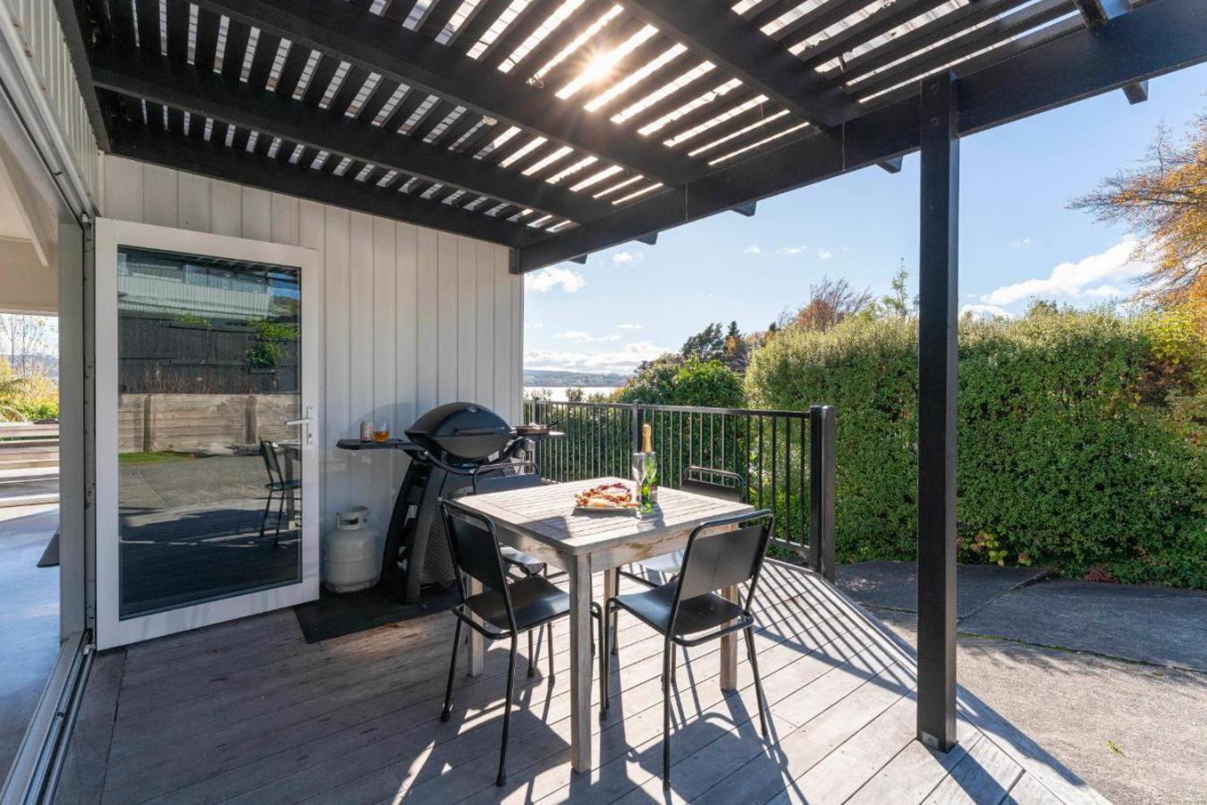 Bayview Lake Taupo Bagian luar foto