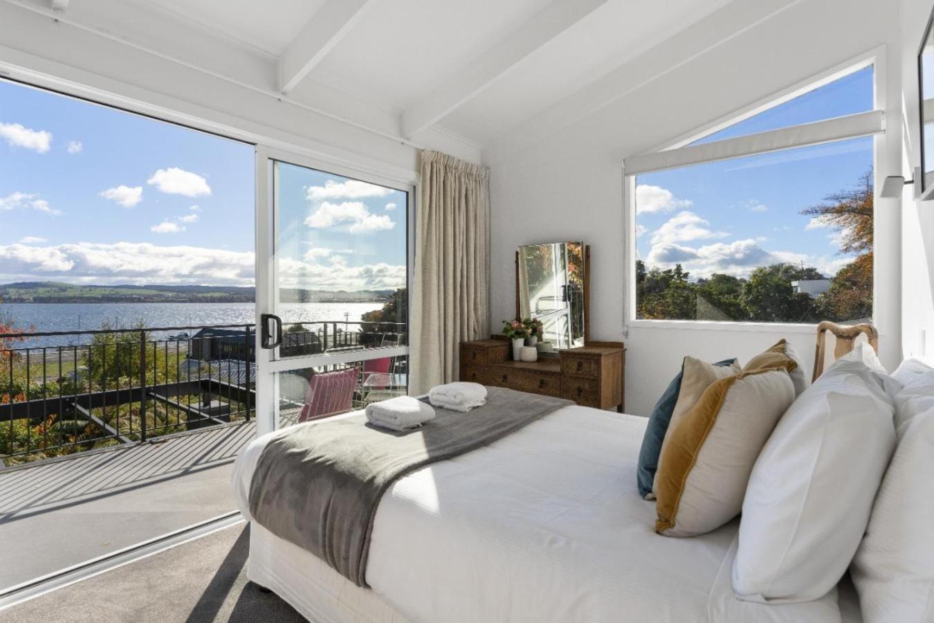 Bayview Lake Taupo Bagian luar foto