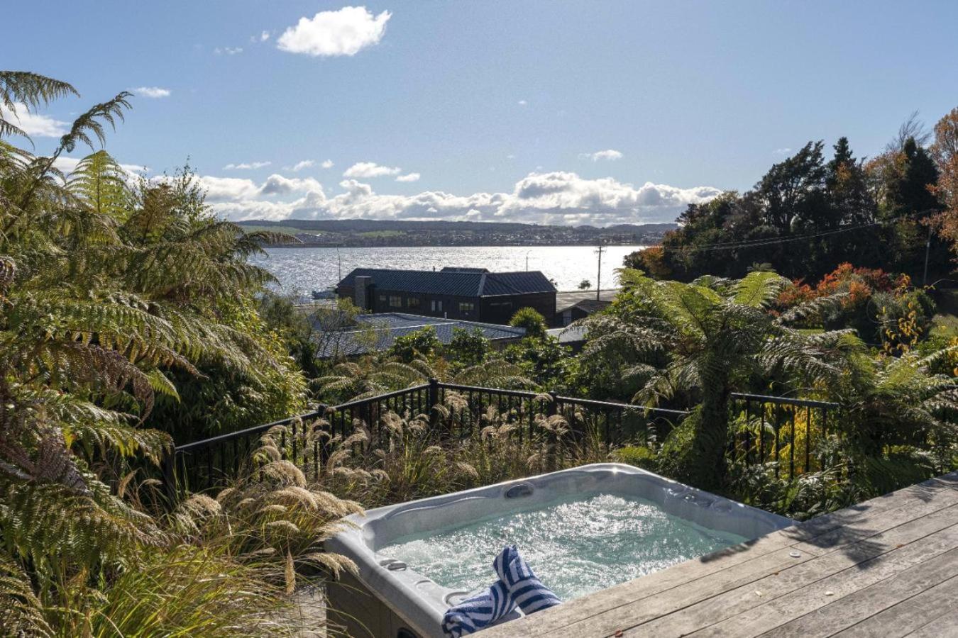 Bayview Lake Taupo Bagian luar foto