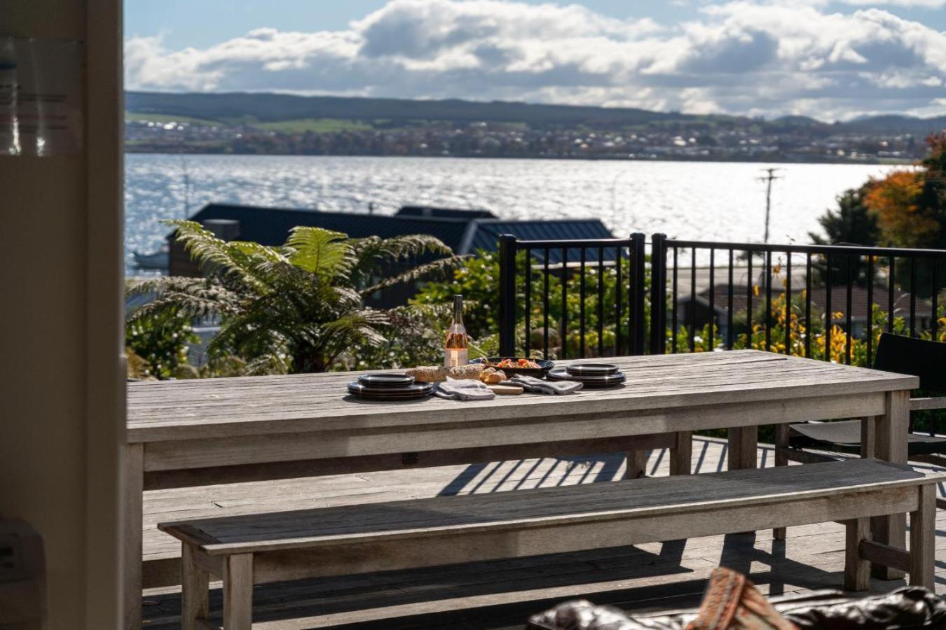 Bayview Lake Taupo Bagian luar foto