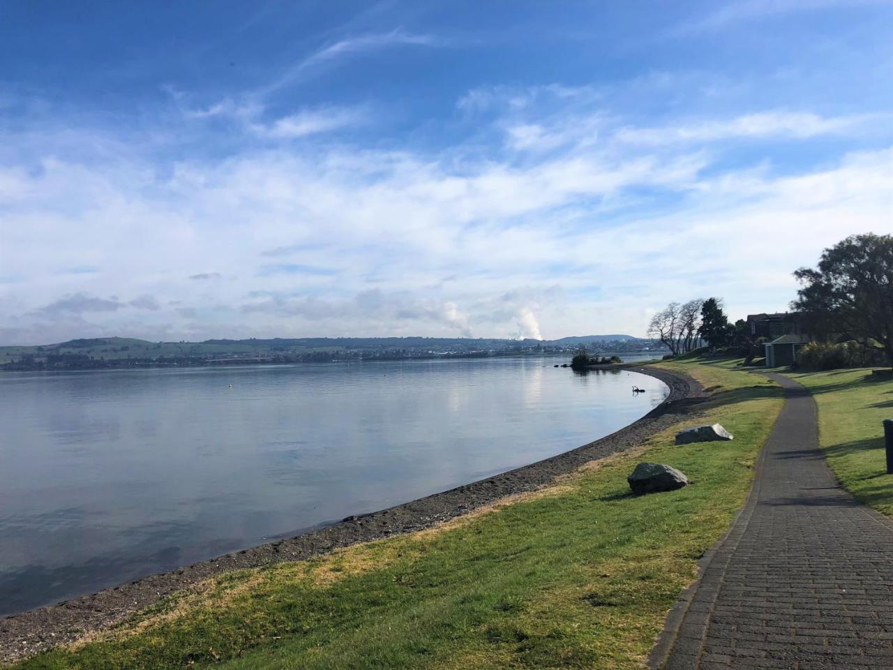 Bayview Lake Taupo Bagian luar foto