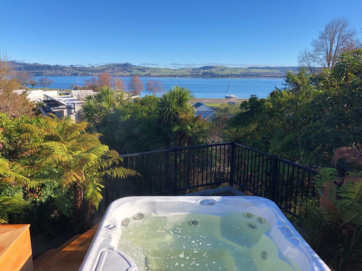 Bayview Lake Taupo Bagian luar foto
